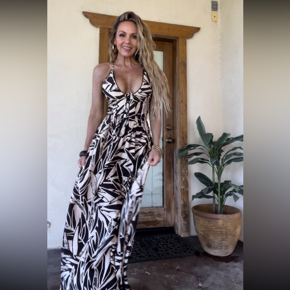 Vici Collection - Palm Paradise Front Tie Maxi - Like New - Worn 1X